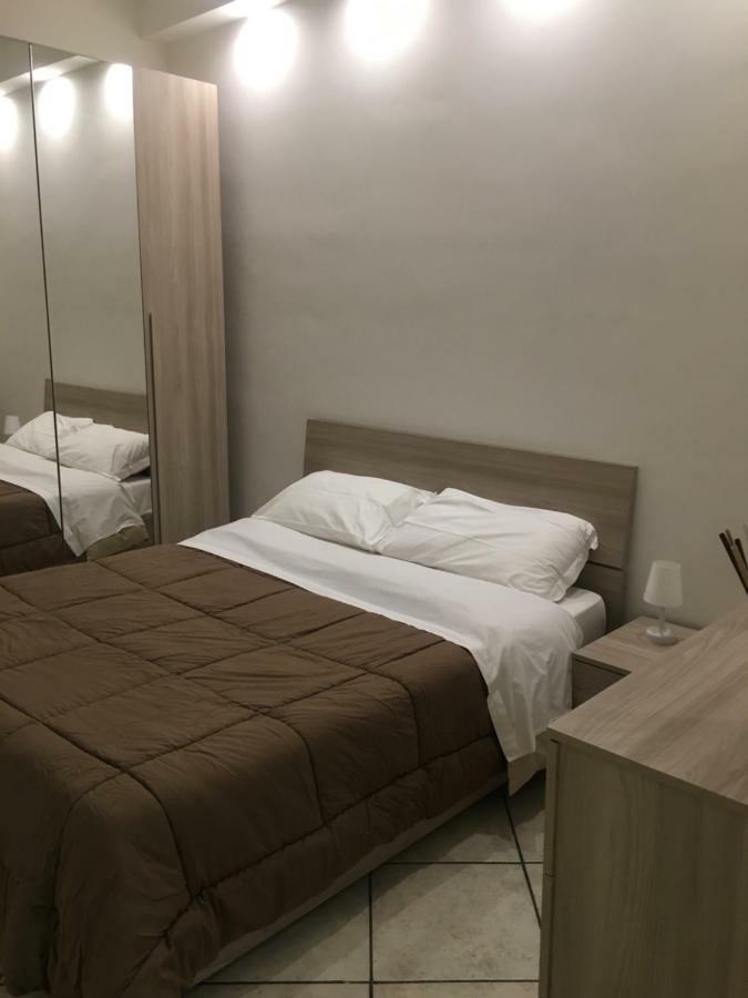 Luxurious Street Apartments Catánia Kamer foto
